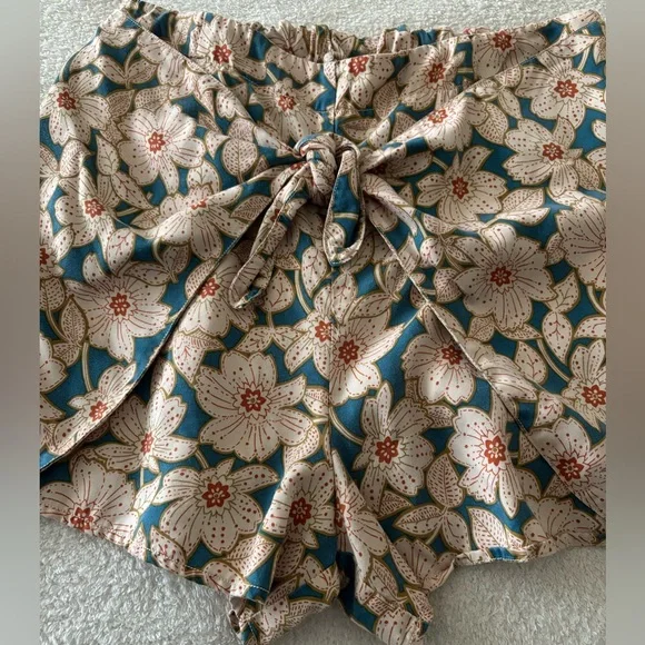 Anthropologie Teal & Cream Asymmetrical Floral Wrap Skirted Shorts - Picture 9 of 13